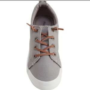 Tommy Bahamas slip on sneakers tennis shoes